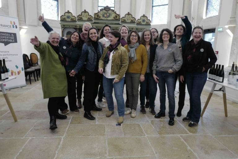 Les quatorze vigneronnes présentes dans la chappelle de l'hôtel des Sept Fontaines